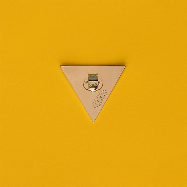 ZIGGY GRENAT, clap bijoux triangle couleur grenat, métal zamac